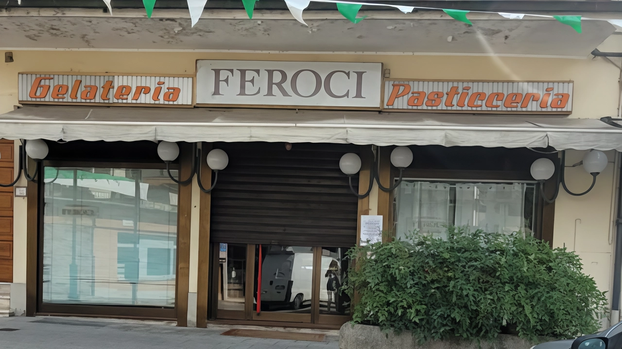 Il bar pasticceria Feroci a Rignano, punto di riferimento per la comunità per 64 anni, ha chiuso. Lascia un vuoto di socialità e tradizione, ma l'amministrazione spera in una rinascita futura. Il bar pasticceria Feroci a Rignano, punto di riferimento per la comunità per 64 anni, ha chiuso. Lascia un vuoto di socialità e tradizione, ma l'amministrazione spera in una rinascita futura.