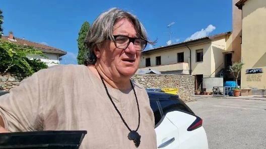 Monsignor Fausto Tardelli spiega che «l’assegnazione del ministero di parroco a un sacerdote è. competenza del vescovo» Monsignor Fausto Tardelli spiega che «l’assegnazione del ministero di parroco a un sacerdote è. competenza del vescovo»
