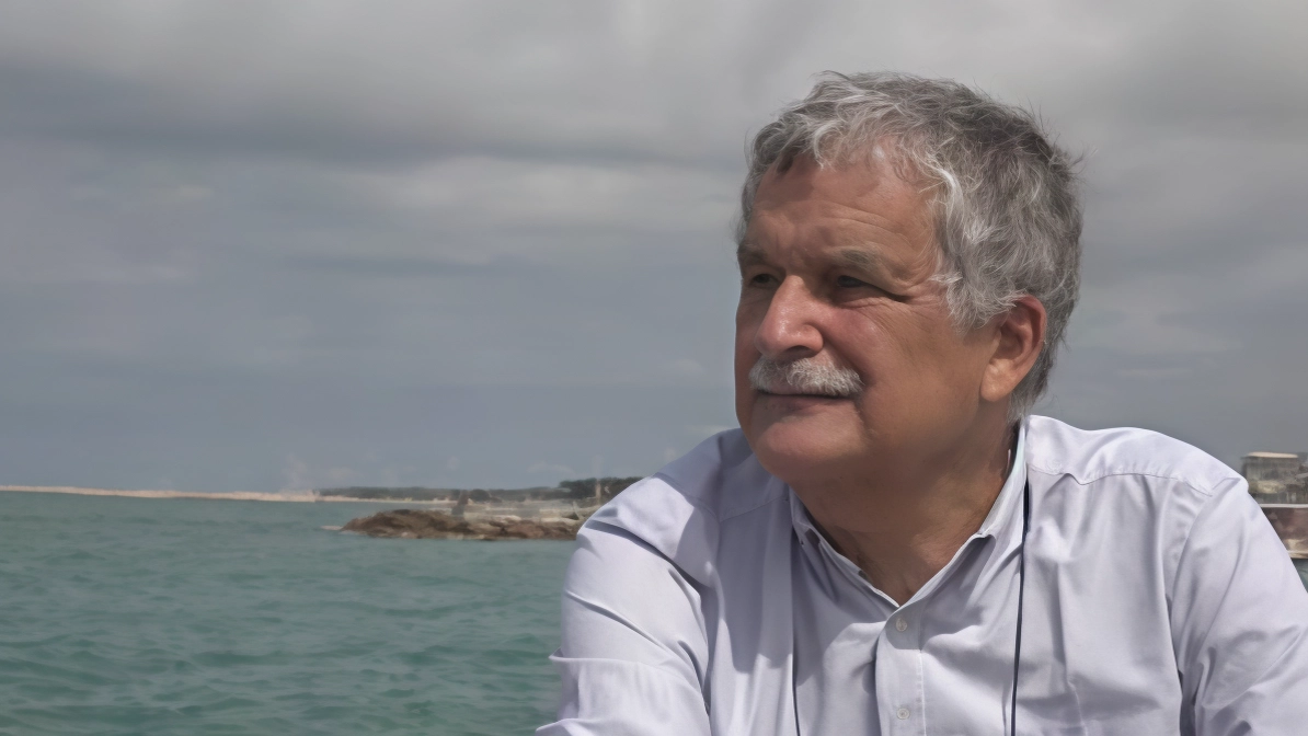 La doppia minaccia e le soluzioni a medio e lungo termine per l’abitato e per il fronte spiaggia. Il dibattito con gli esperti della Regione e dell’Università di Firenze alla rassegna intitolata "Marina Slow" . La doppia minaccia e le soluzioni a medio e lungo termine per l’abitato e per il fronte spiaggia. Il dibattito con gli esperti della Regione e dell’Università di Firenze alla rassegna intitolata "Marina Slow" .