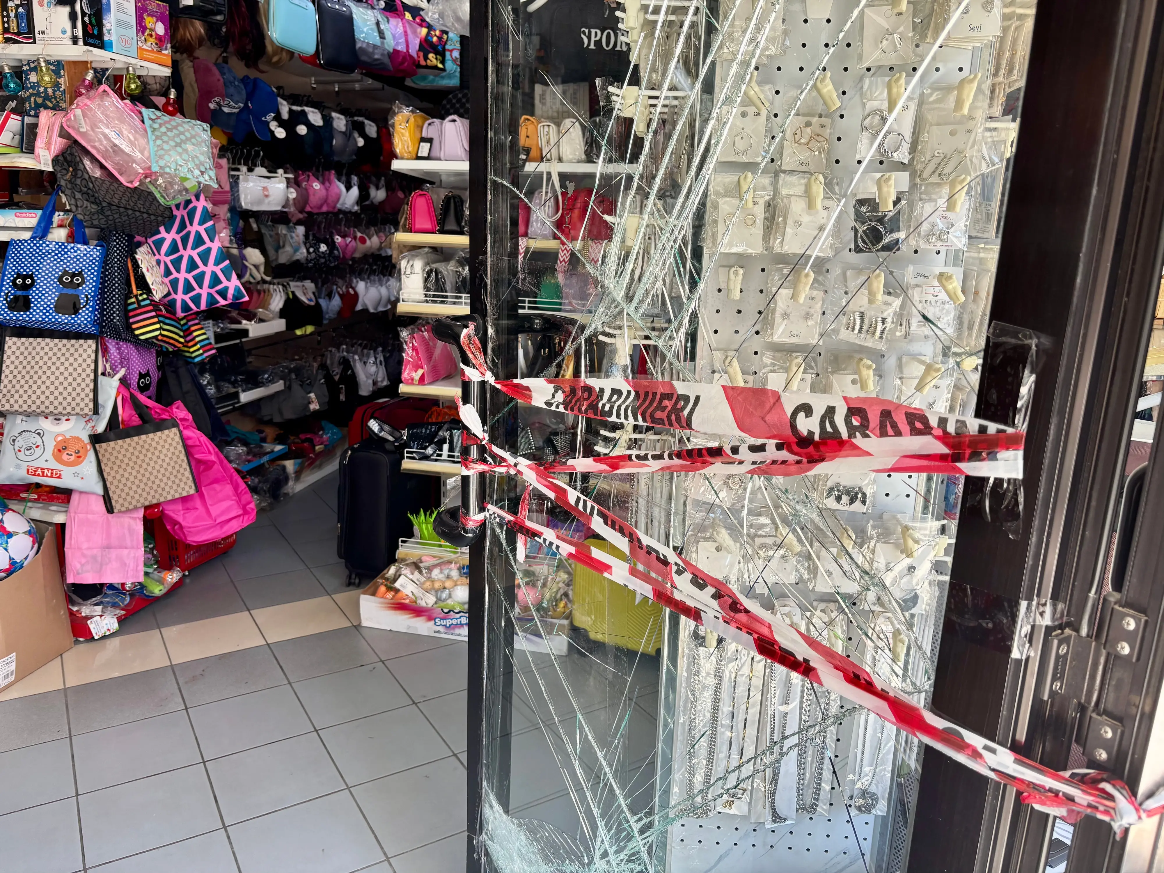 Furti, rapine e vandalismi: 3 imprese toscane su 10 si sentono insicure, reati in aumento