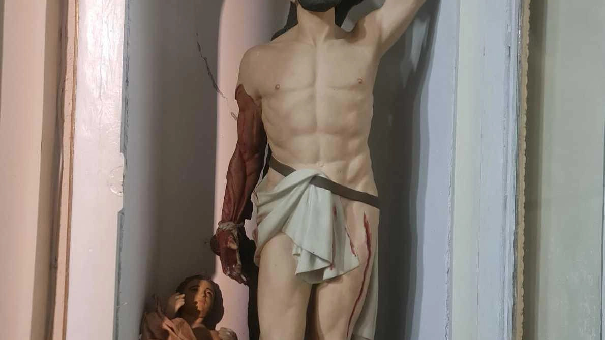 La statua restaurata di San Bartolomeo La statua restaurata di San Bartolomeo