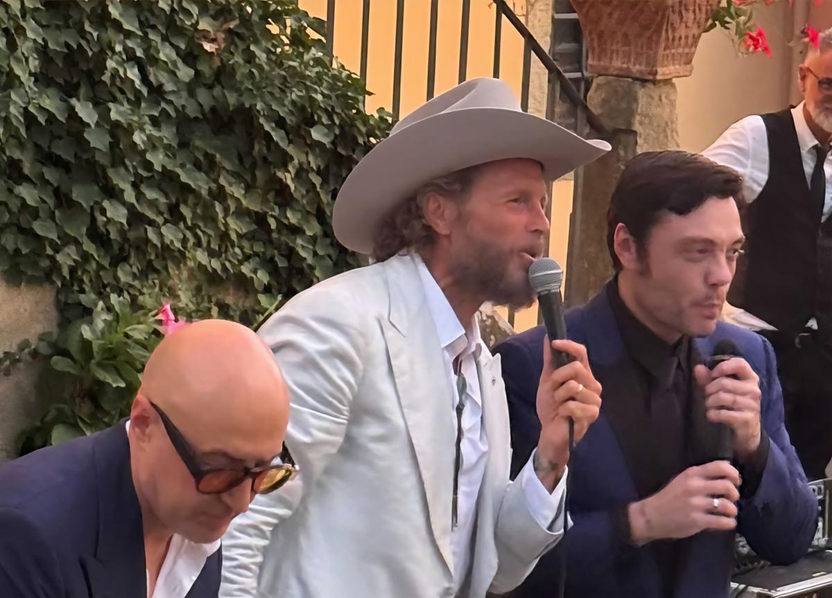 Jova celebra le nozze e canta. I video impazzano sui social. Che nasca un duetto con Ferro?