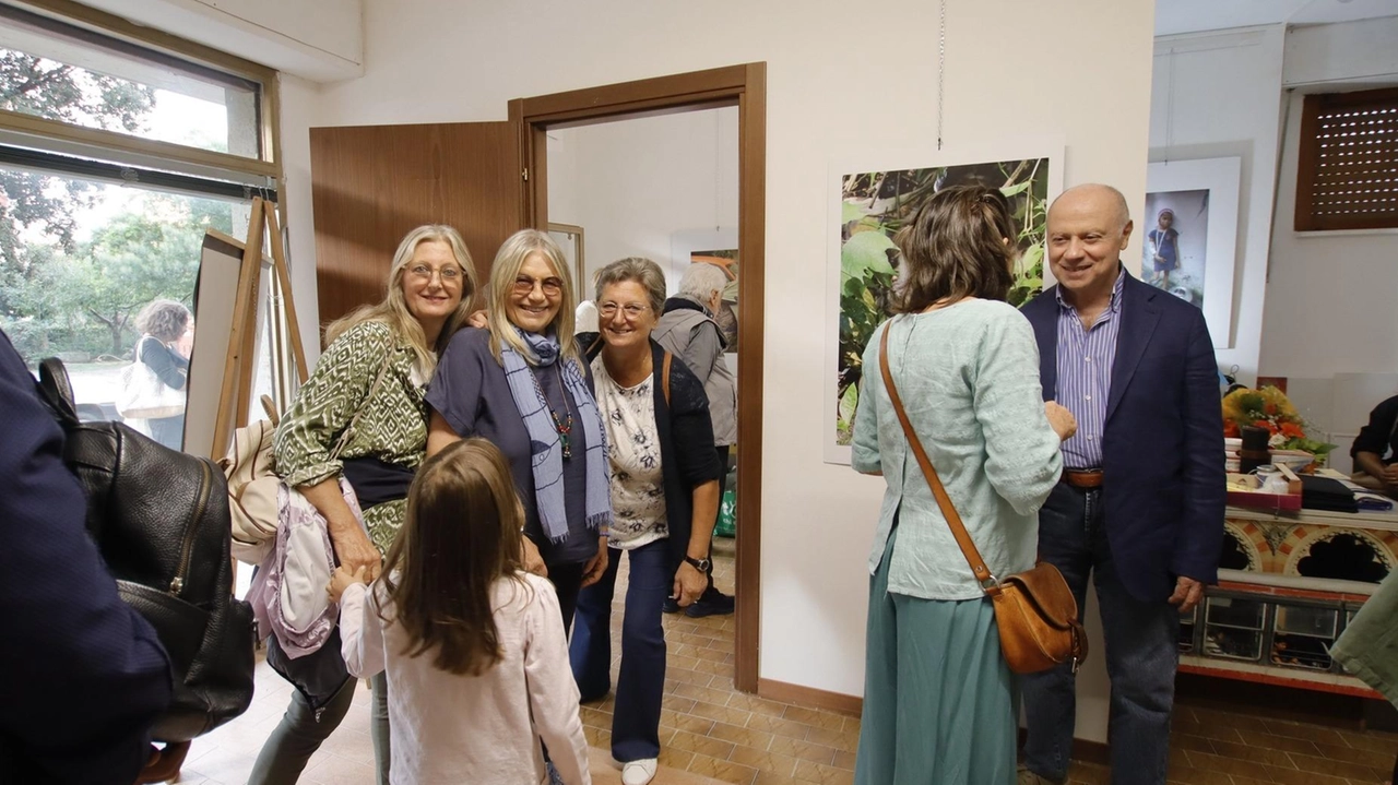 "Ringrazio di cuore quanti sono stati presenti all’inaugurazione della mostra ’Incontri’ allestita nella sede di ’Spazio Libero’ di Albinia".... "Ringrazio di cuore quanti sono stati presenti all’inaugurazione della mostra ’Incontri’ allestita nella sede di ’Spazio Libero’ di Albinia"....