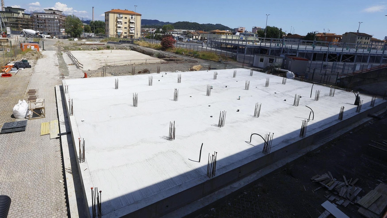 Le fondamenta della nuova piscina comunale che sorgerà accanto al Palamariotti. I lavori di bonifica sono stati ultimati Le fondamenta della nuova piscina comunale che sorgerà accanto al Palamariotti. I lavori di bonifica sono stati ultimati