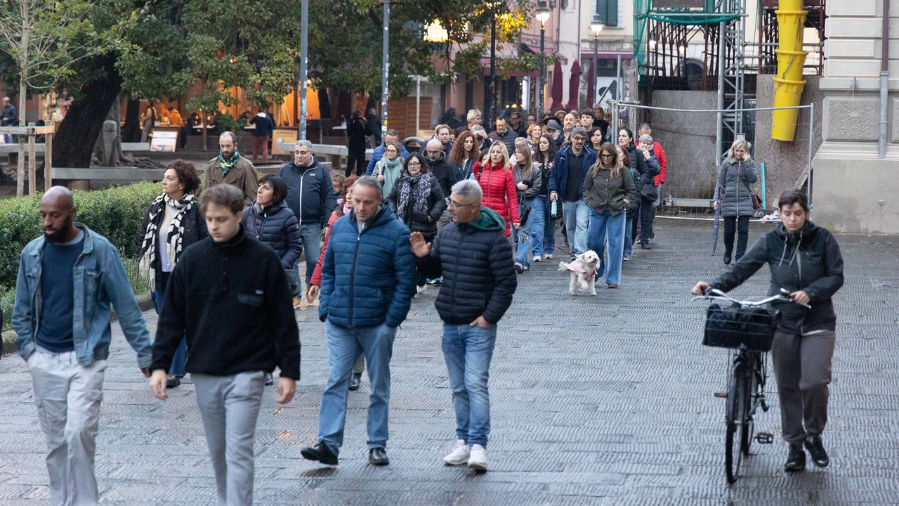 Camminata silenziosa per Zack sicurezza in piazza Dante, circa 200 persone hanno sfilato e sono state consegnate 1200 firme (foto di Enrico Mattia Del Punta) Camminata silenziosa per Zack sicurezza in piazza Dante, circa 200 persone hanno sfilato e sono state consegnate 1200 firme (foto di Enrico Mattia Del Punta)