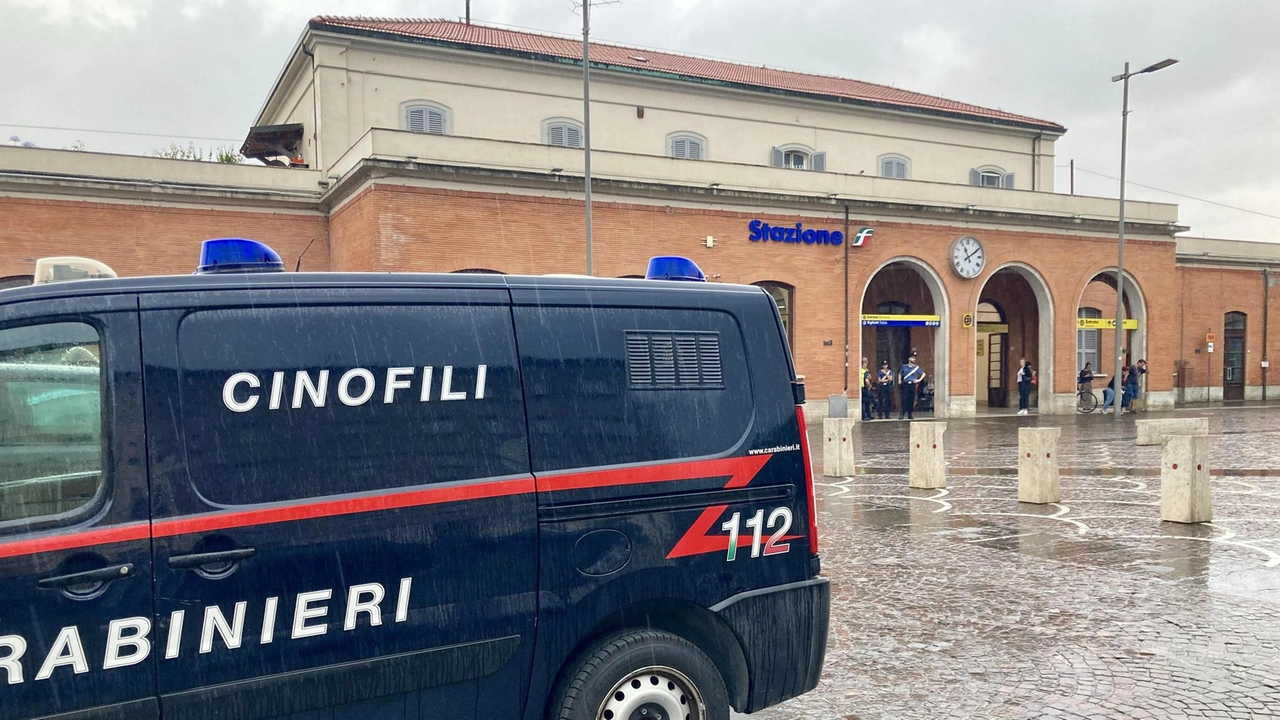 La 17enne si trova ormai da giorni Tracce conducono alla Stazione di Pontedera La 17enne si trova ormai da giorni Tracce conducono alla Stazione di Pontedera