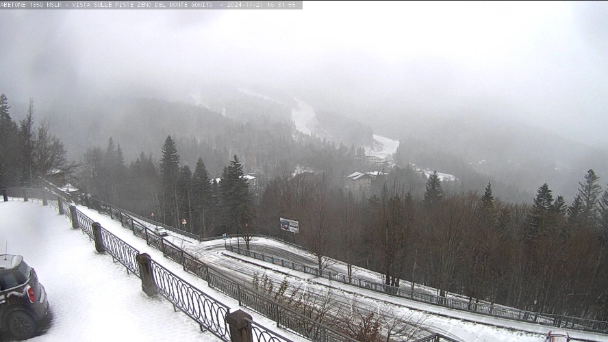 La neve all'Abetone (Foto webcam di paesaggidigitali.it) La neve all'Abetone (Foto webcam di paesaggidigitali.it)