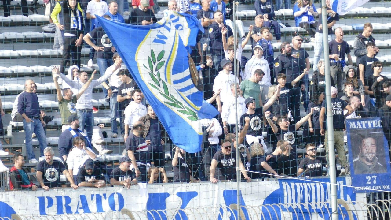 Il Prato affronta una fase difficile con due sconfitte consecutive. Nonostante la determinazione, la squadra ha bisogno di punti. Il tecnico Ridolfi resta al suo posto nonostante le critiche dei tifosi. Prossima sfida contro il Piacenza. Il Prato affronta una fase difficile con due sconfitte consecutive. Nonostante la determinazione, la squadra ha bisogno di punti. Il tecnico Ridolfi resta al suo posto nonostante le critiche dei tifosi. Prossima sfida contro il Piacenza.