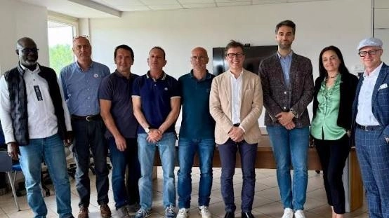 Un momento della visita dell’eurodeputato Pd Dario Nardella nel Comprensorio del Cuoio: incontro con tutte le realtà della filiera Un momento della visita dell’eurodeputato Pd Dario Nardella nel Comprensorio del Cuoio: incontro con tutte le realtà della filiera