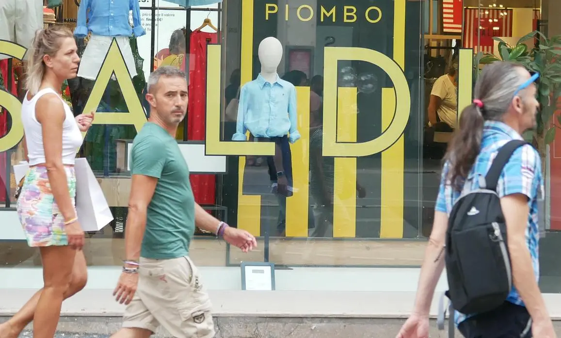 Saldi, primi giorni già "brillanti". I numeri positivi di Confcommercio