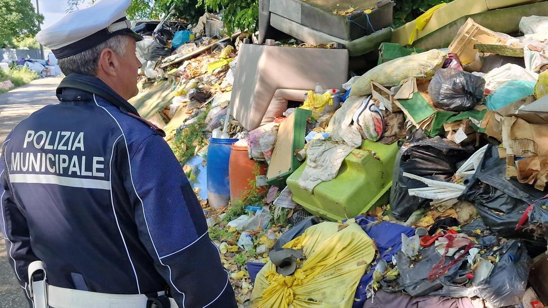 traffico illecito di rifiuti interviene legambiente servono azioni risolutive da Lanazione.it traffico illecito di rifiuti interviene legambiente servono azioni risolutive