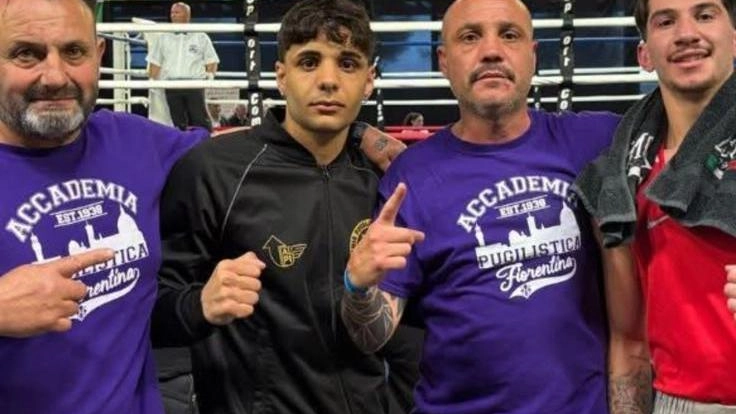 A sinistra Andrea Moriconi (presidente della Boxe Viareggio) e Simone Kaludjerovic A sinistra Andrea Moriconi (presidente della Boxe Viareggio) e Simone Kaludjerovic
