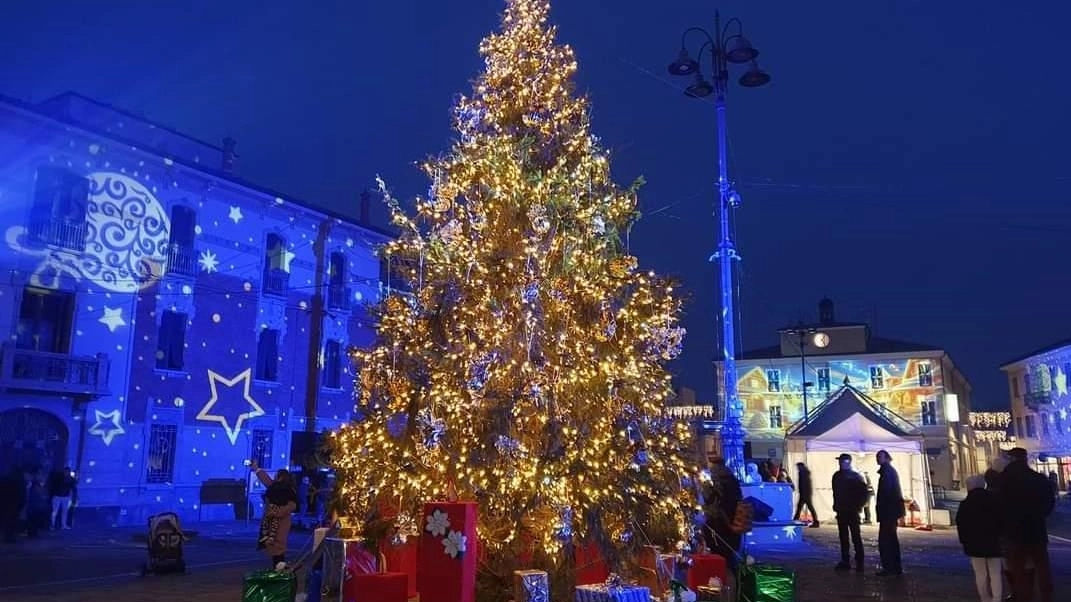 Altopascio: festività natalizie con iniziative ad Altopascio centro e Spianate. Luminara, mercatino, Casa del Grinch e altro ancora. Pista di pattinaggio su ghiaccio nel 2025. Altopascio: festività natalizie con iniziative ad Altopascio centro e Spianate. Luminara, mercatino, Casa del Grinch e altro ancora. Pista di pattinaggio su ghiaccio nel 2025.