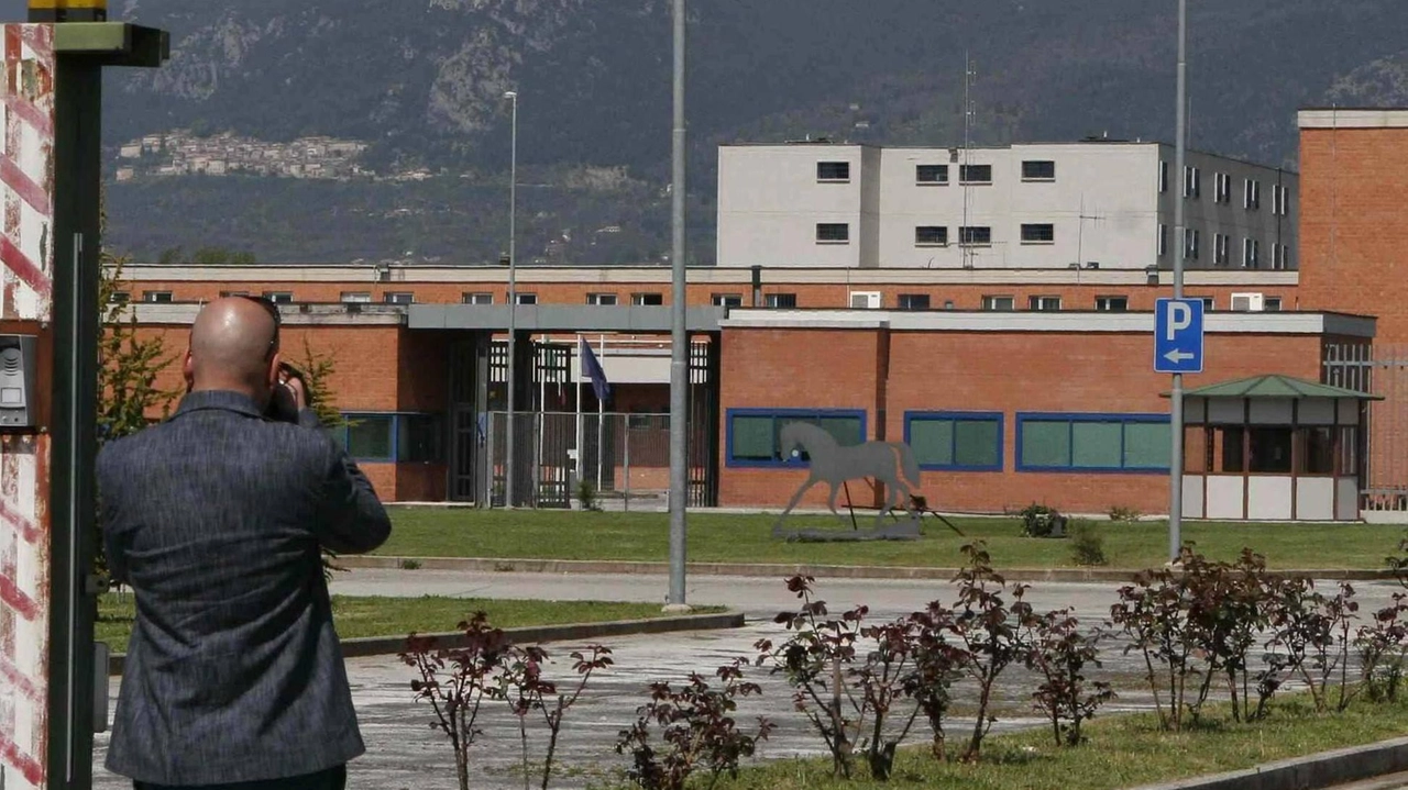 La denuncia del Sappe: «Mancano operatori sanitari, psicologi e psichiatri, servono concorsi e assunzioni» La denuncia del Sappe: «Mancano operatori sanitari, psicologi e psichiatri, servono concorsi e assunzioni»