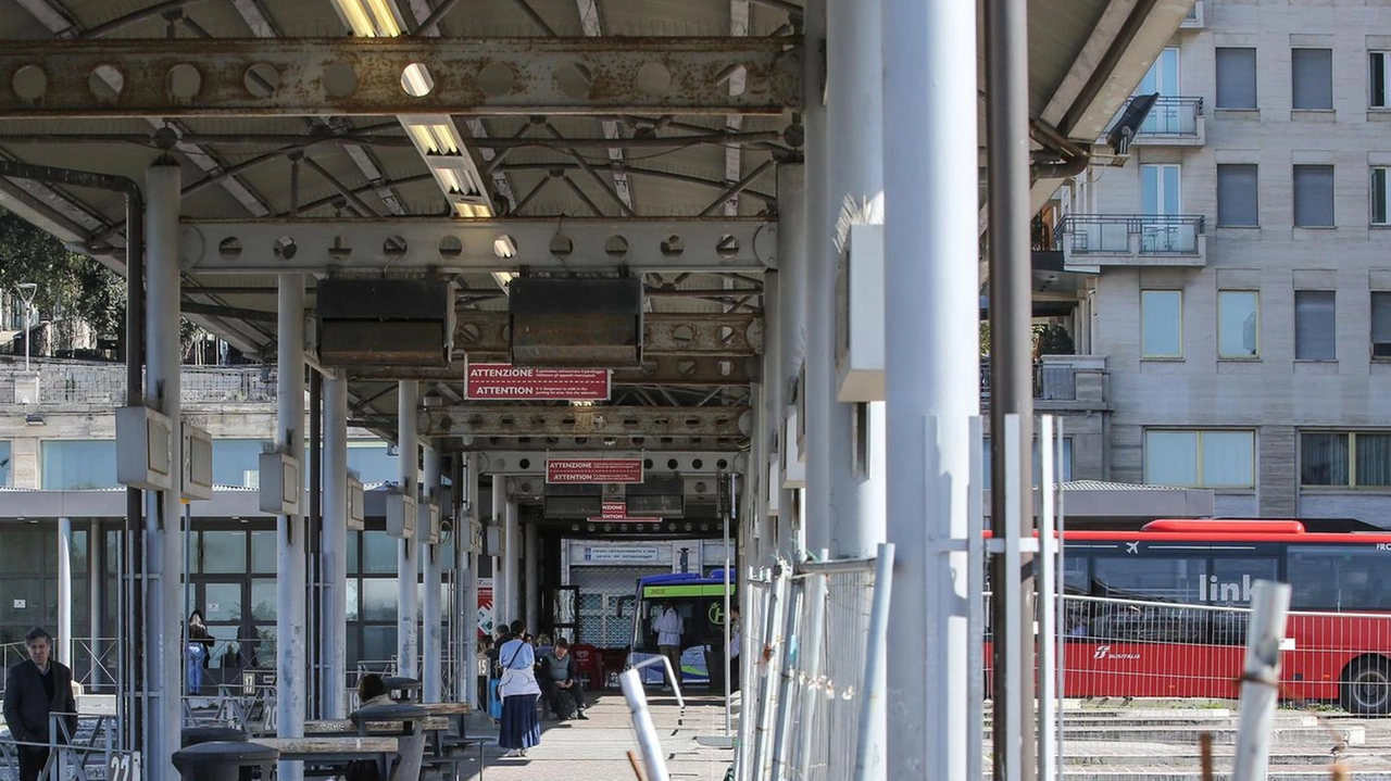 La Regione ha annunciato lo stanziamento di risorse per una nuova progettualità di recupero del termninal bus La Regione ha annunciato lo stanziamento di risorse per una nuova progettualità di recupero del termninal bus