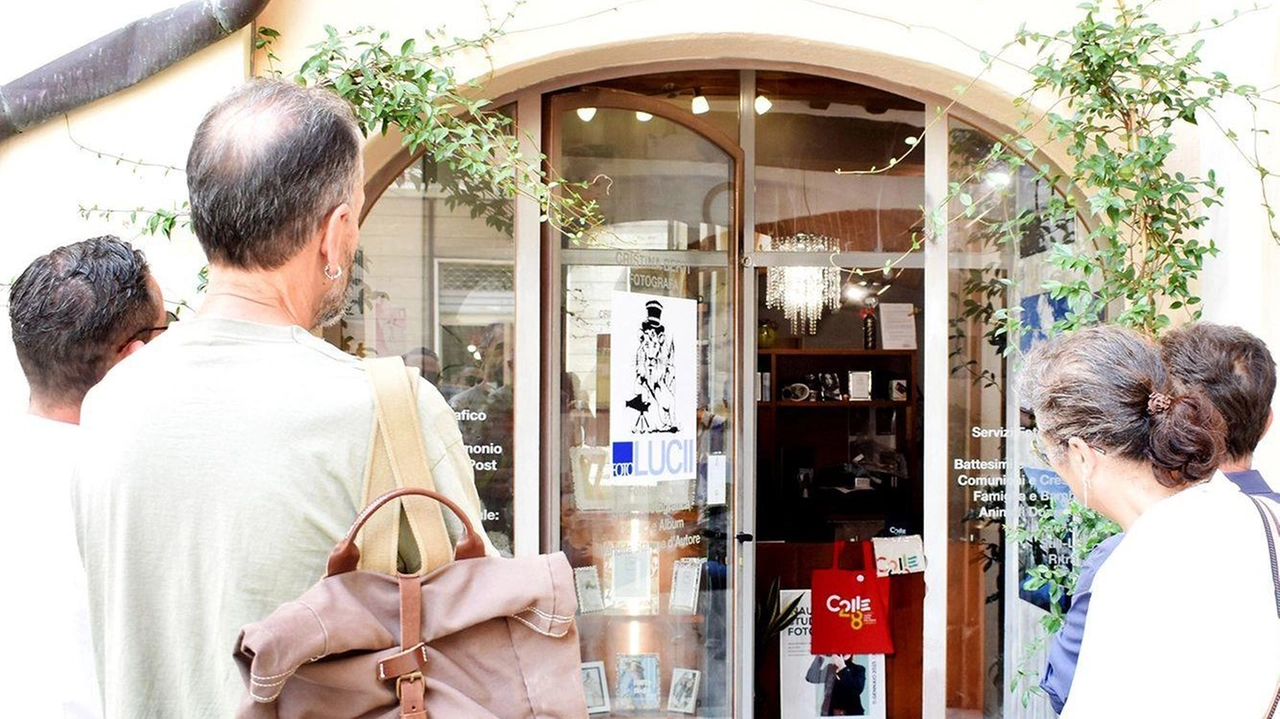 Vetrine del centro ‘spingono’. Colle verso la candidatura a Capitale della Cultura Vetrine del centro ‘spingono’. Colle verso la candidatura a Capitale della Cultura