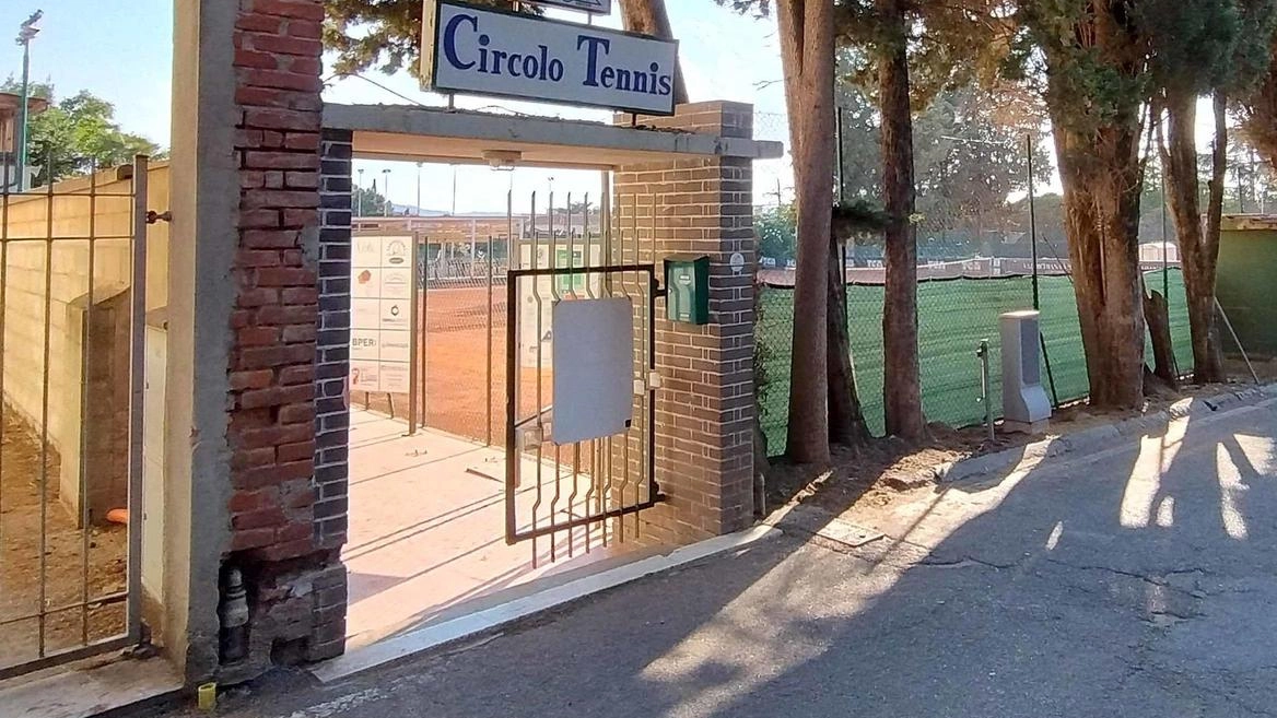 Il Comune di Arezzo ha avviato la procedura per la riqualificazione del Tennis San Clemente, tra gli impianti sportivi da rinnovare. Le associazioni senza scopo di lucro hanno tempo fino al 20 settembre per presentare domanda e poter gestire gratuitamente l'impianto. Il Comune di Arezzo ha avviato la procedura per la riqualificazione del Tennis San Clemente, tra gli impianti sportivi da rinnovare. Le associazioni senza scopo di lucro hanno tempo fino al 20 settembre per presentare domanda e poter gestire gratuitamente l'impianto.