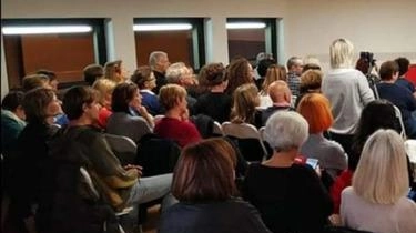 A Arezzo, presso la sede dell'Associazione Archeosofica, si tiene un laboratorio di Grafologia con il grafologo Christian Bonelli. Un'opportunità per scoprire sé stessi e gli altri attraverso l'analisi della scrittura, senza necessità di conoscenze pregresse. Un'esperienza affascinante in quattro incontri, aperta a tutti. A Arezzo, presso la sede dell'Associazione Archeosofica, si tiene un laboratorio di Grafologia con il grafologo Christian Bonelli. Un'opportunità per scoprire sé stessi e gli altri attraverso l'analisi della scrittura, senza necessità di conoscenze pregresse. Un'esperienza affascinante in quattro incontri, aperta a tutti.