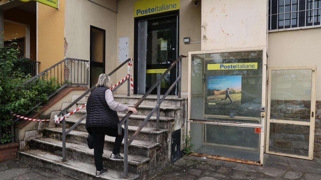 alle poste di via pistoiese ascensore rotto da otto mesi ufficio inaccessibile al disabile