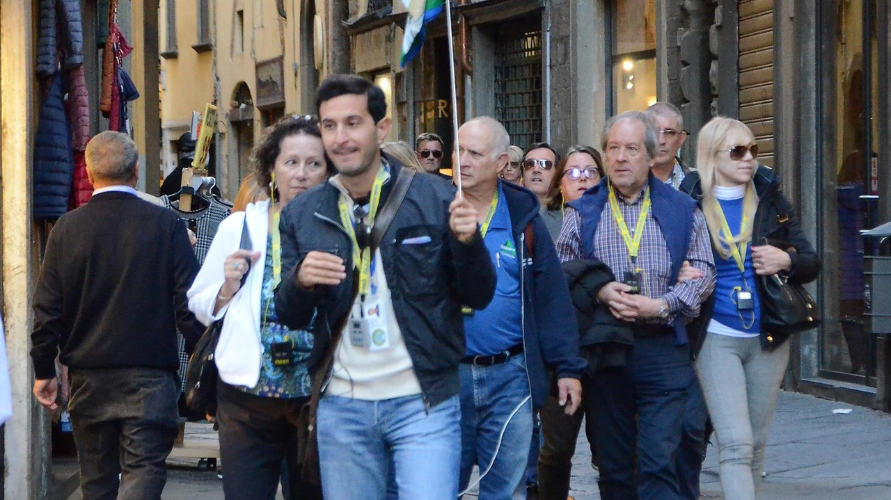 Turisti stranieri per le strade di Lucca Turisti stranieri per le strade di Lucca
