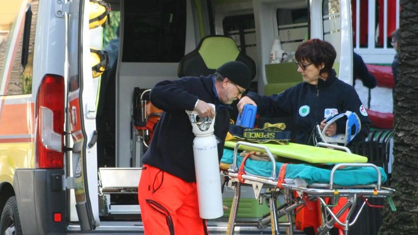 Giovane madre di tre figli, due adolescenti e un bambino, tutti minorenni, uccisa in casa dalla droga. A scoprire... Giovane madre di tre figli, due adolescenti e un bambino, tutti minorenni, uccisa in casa dalla droga. A scoprire...