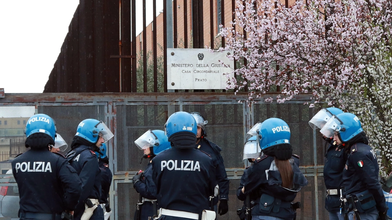 Perquisizioni nel carcere di Prato nella mattinata del 29 giugno (foto repertorio) Perquisizioni nel carcere di Prato nella mattinata del 29 giugno (foto repertorio)