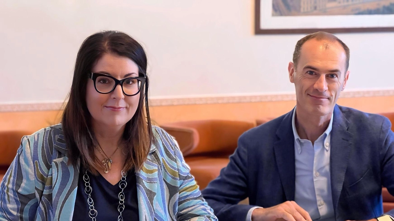 La firma è propedeutica alla stipula di un accordo formale tra Tarros e Autorità portuale. Ma consentirà alla società l’occupazione dell’area di interventi già a far data da domani. La firma è propedeutica alla stipula di un accordo formale tra Tarros e Autorità portuale. Ma consentirà alla società l’occupazione dell’area di interventi già a far data da domani.