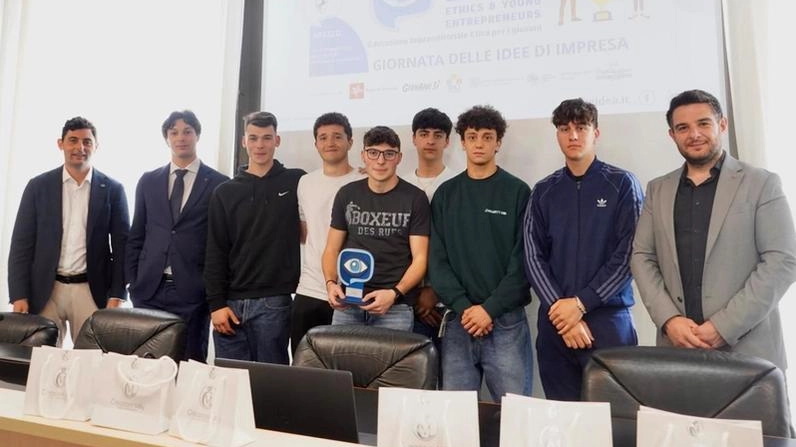 Eco Sip, la "borraccia intelligente", è la migliore idea di impresa di Arezzo. A proporla alla giuria di esperti e... Eco Sip, la "borraccia intelligente", è la migliore idea di impresa di Arezzo. A proporla alla giuria di esperti e...