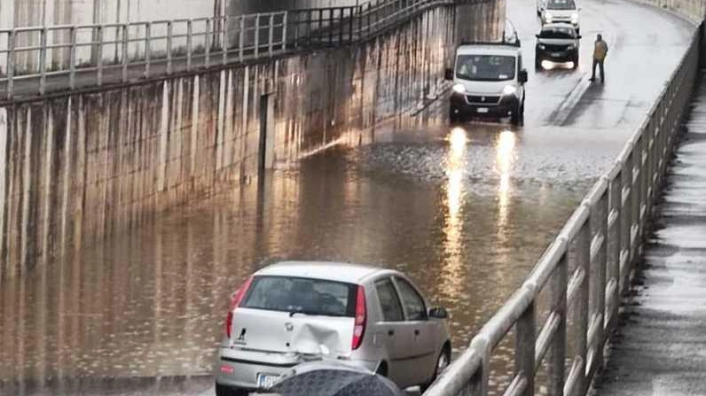 Sottopassi e garage dei supermercati bloccati dall’acqua Sottopassi e garage dei supermercati bloccati dall’acqua
