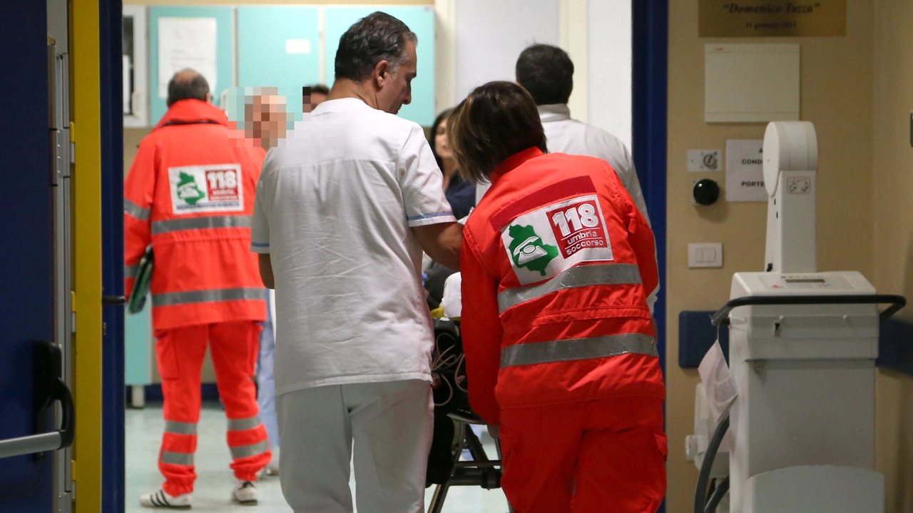 Il pronto soccorso; inutili i tentativi di rianimare l'anziano vittima dell'incidente Il pronto soccorso; inutili i tentativi di rianimare l'anziano vittima dell'incidente