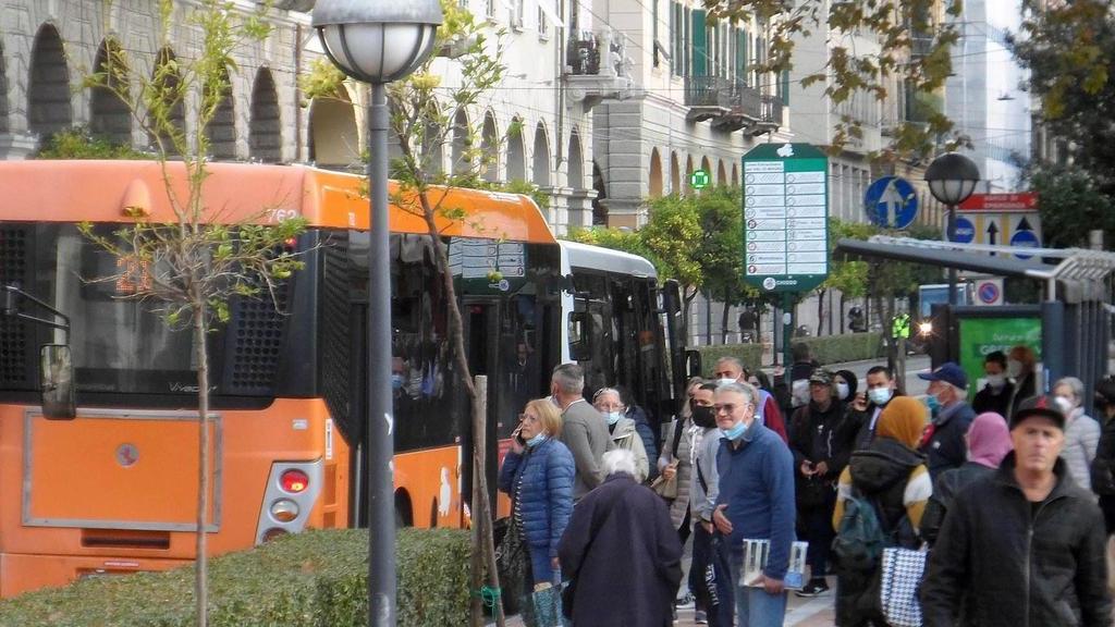 https://www.lanazione.it/image-service/view/acePublic/alias/contentid/YjU0MTkzZWYtY2ExNi00/0/atc-dalla-regione-4-6-milioni-per-lacquisto-di-nuovi-autobus-cosi-sosteniamo-le-aziende.jpeg?f=16:9&w=1200&h=630