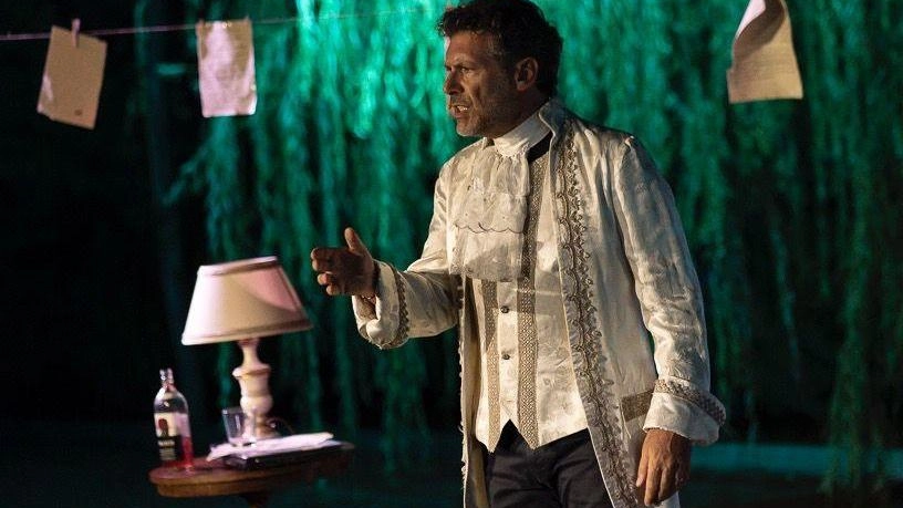 Renato Raimo in “Spogliati nel tempo“, come dire ti amo da Mozart a WhatsApp Renato Raimo in “Spogliati nel tempo“, come dire ti amo da Mozart a WhatsApp