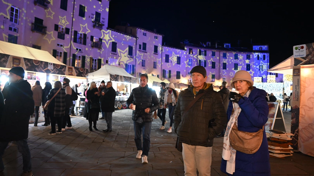 Lucca Magico Natale, spettacolari luci e luminarie in città per celebrare le feste