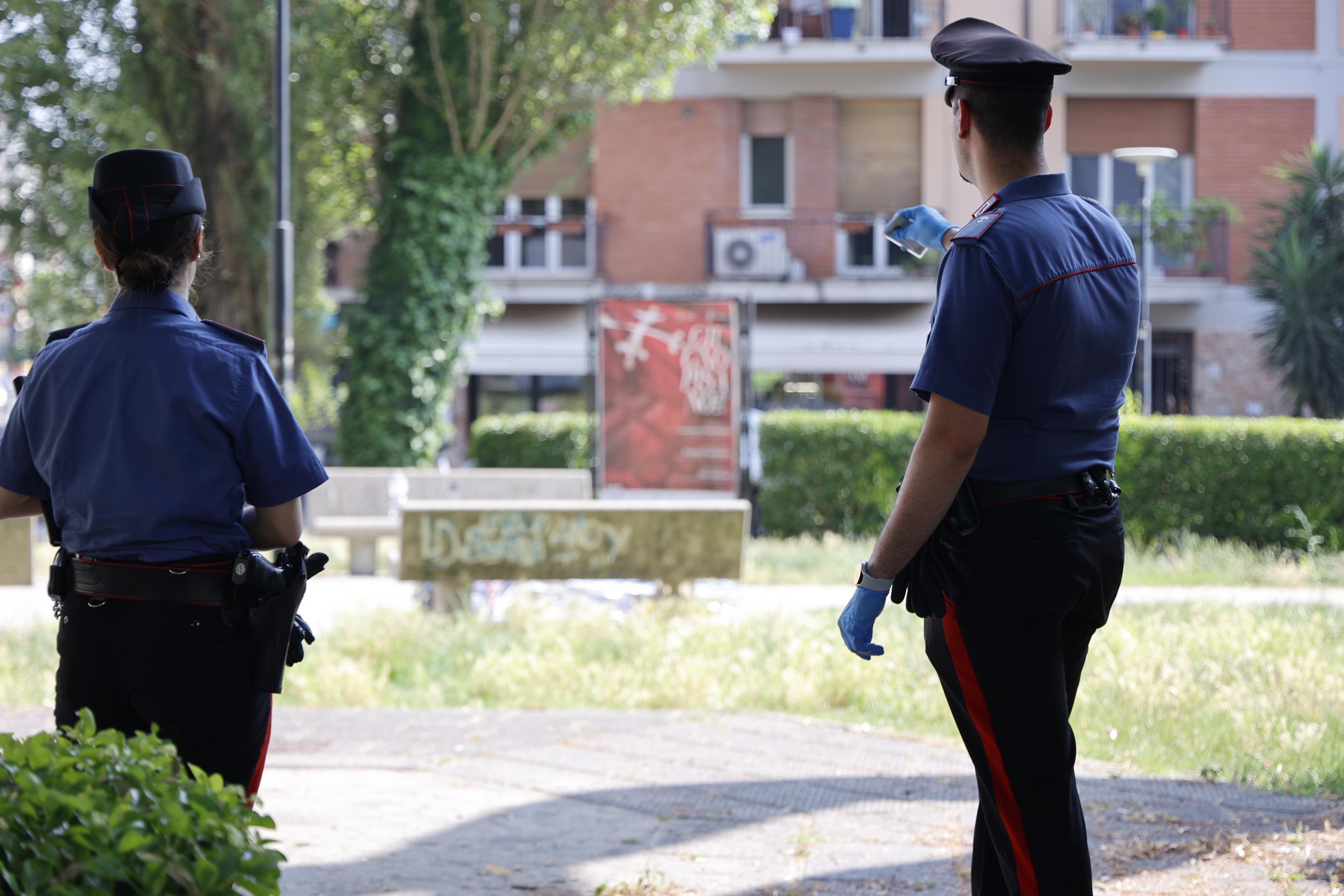 Lo trovano morto su una panchina sabato pomeriggio: era deceduto da ore Lo trovano morto su una panchina sabato pomeriggio: era deceduto da ore