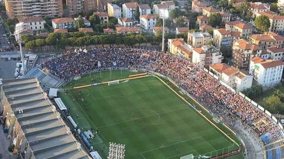 Una fotografia dall’alto dell’Arena Garibaldi Il quartiere è sotto «stress» durante le partite Una fotografia dall’alto dell’Arena Garibaldi Il quartiere è sotto «stress» durante le partite