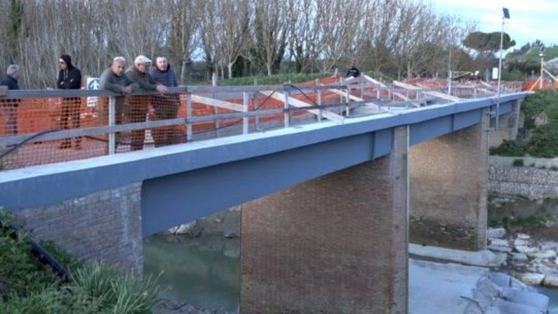 Papini (L’Alternativa) annuncia: il via con esito positivo della prova di carico "Grazie per l’ascolto in prefettura, presente un tecnico della Provincia". Papini (L’Alternativa) annuncia: il via con esito positivo della prova di carico "Grazie per l’ascolto in prefettura, presente un tecnico della Provincia".