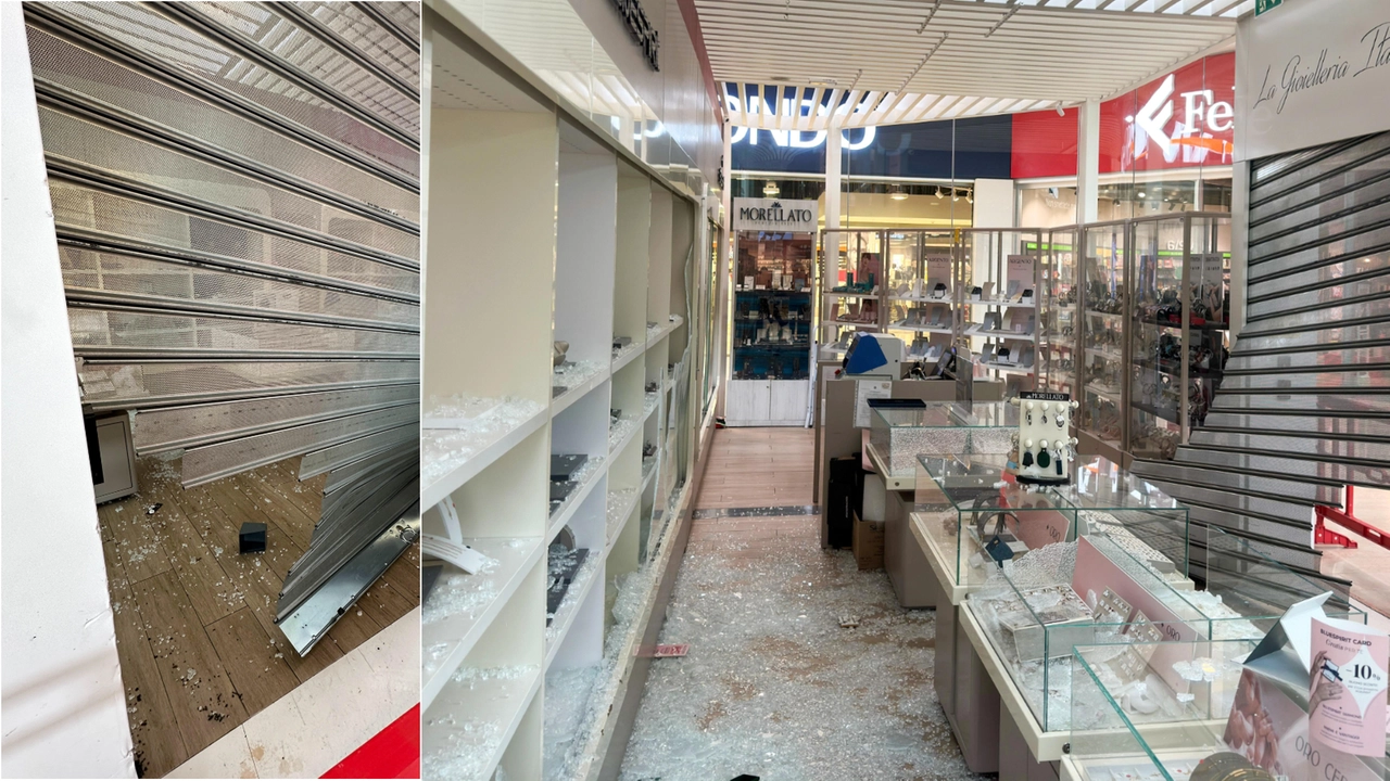 Maxi furto nella gioielleria all'interno del centro commerciale di Sesto Fiorentino (Foto Germogli)