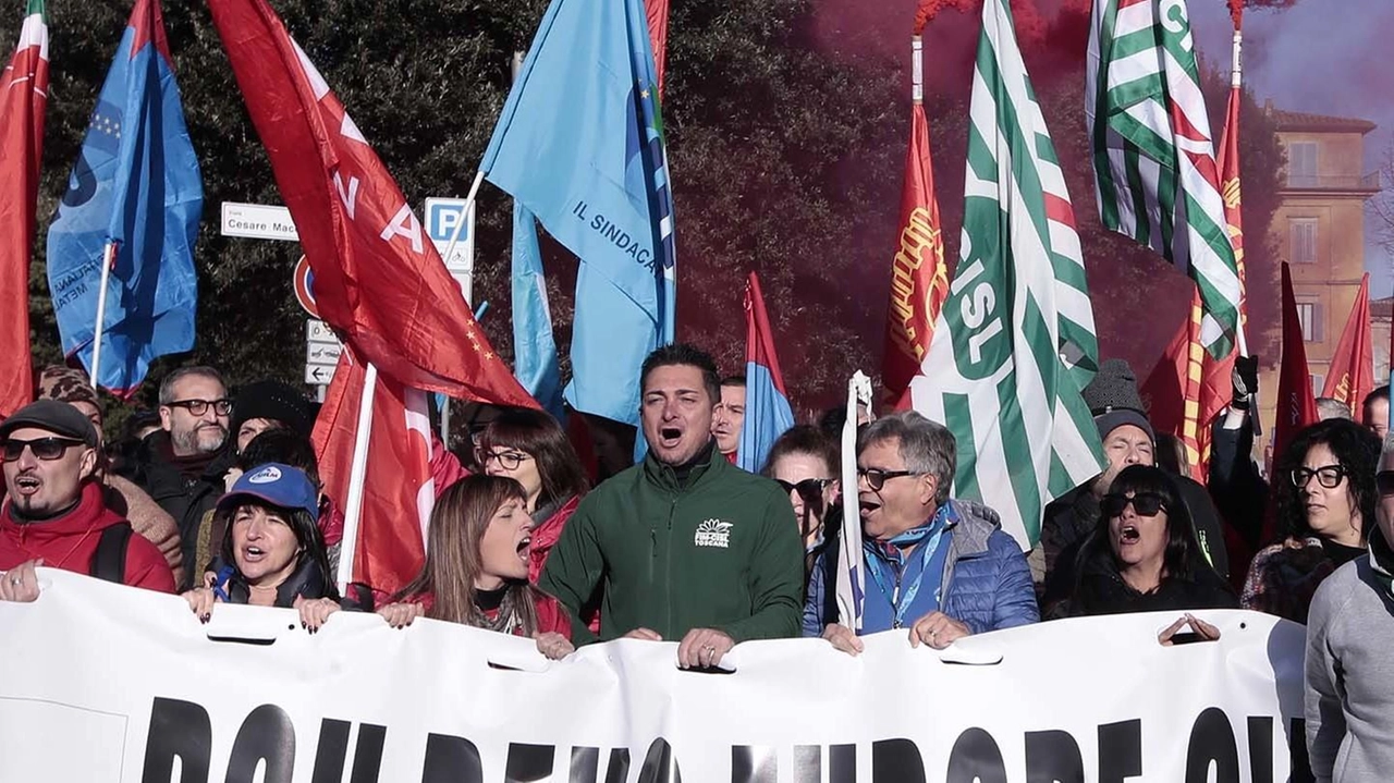 La risposta all’interrogazione di Richetti (Azione) non placa gli animi. Domani la parlamentare Dem Laura Boldrini sarà in viale Toselli. Sabato fiaccolata in Piazza del Campo, lunedì è attesa Elly Schlein. La risposta all’interrogazione di Richetti (Azione) non placa gli animi. Domani la parlamentare Dem Laura Boldrini sarà in viale Toselli. Sabato fiaccolata in Piazza del Campo, lunedì è attesa Elly Schlein.