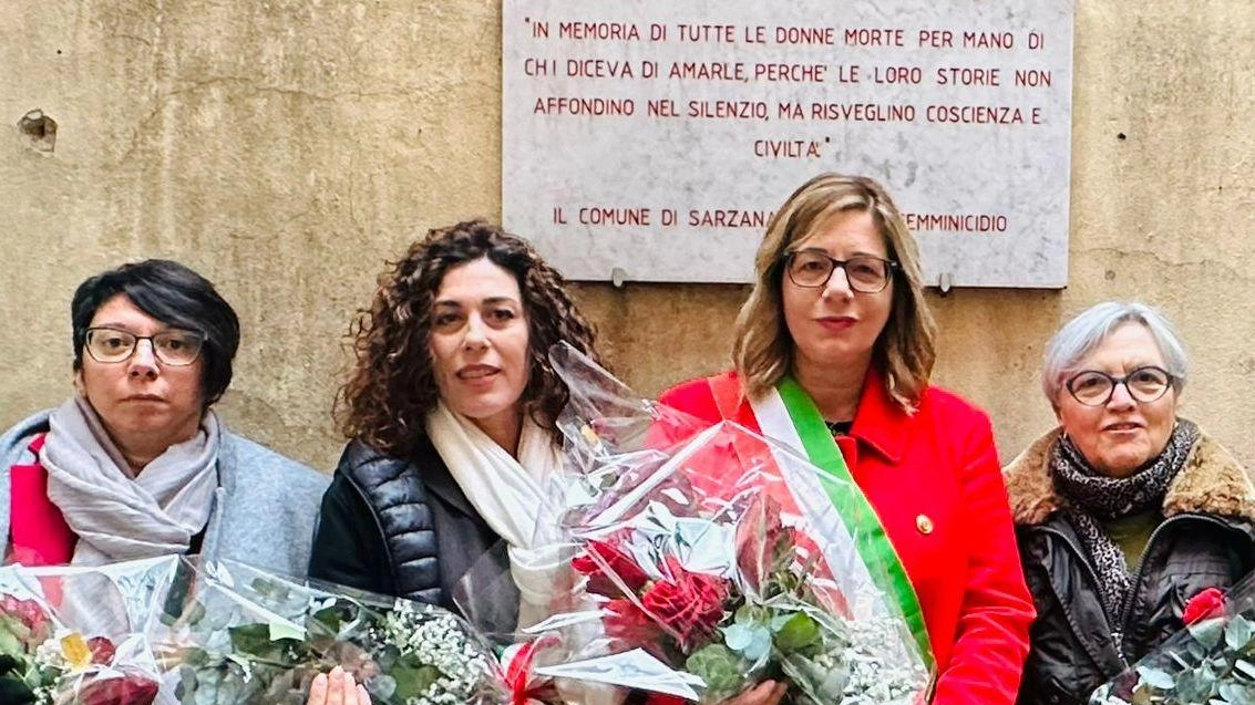 Sarzana celebra la giornata contro la violenza sulle donne con un omaggio alle vittime e un appello alla denuncia. Partecipano autorità e associazioni locali. Sarzana celebra la giornata contro la violenza sulle donne con un omaggio alle vittime e un appello alla denuncia. Partecipano autorità e associazioni locali.