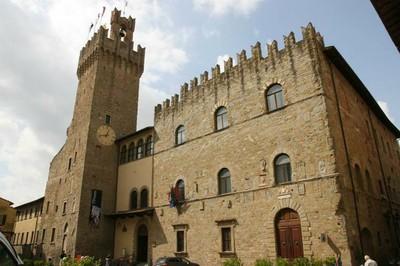 https://www.lanazione.it/image-service/view/acePublic/alias/contentid/YjU4ODA1ZWMtNmY4OS00/0/arezzo.jpeg