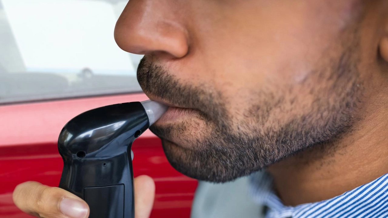 I parametri di un etilometro misurano il tasso alcolemico nel sangue. Il limite massimo consentito per la guida è di 0,5 g/l