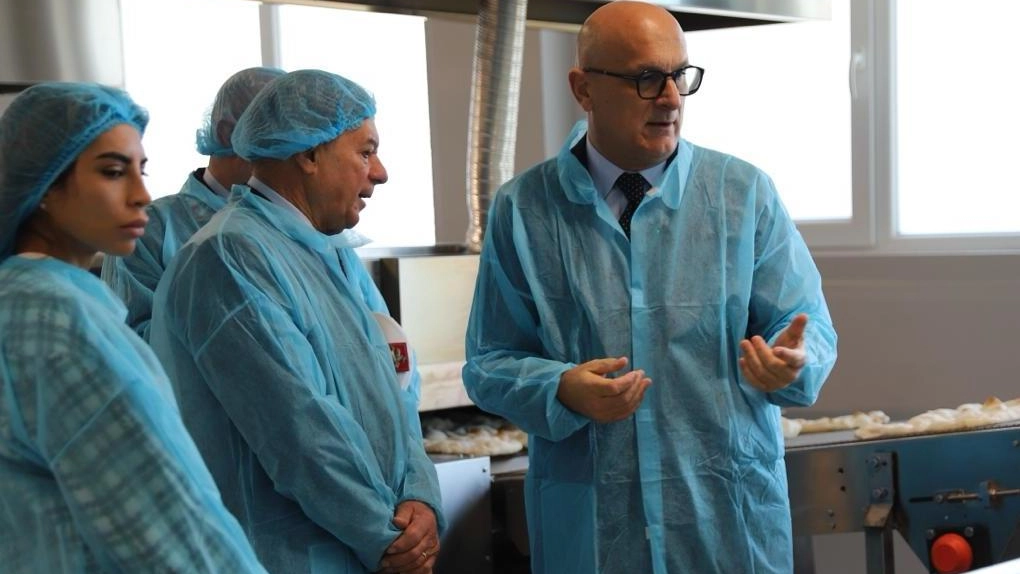 Il sindaco Valerio Pianigiani insieme a Gabriele Filippini, CEO del Gruppo Savini, ha tagliato ufficialmente il nastro del nuovo stabilimento...