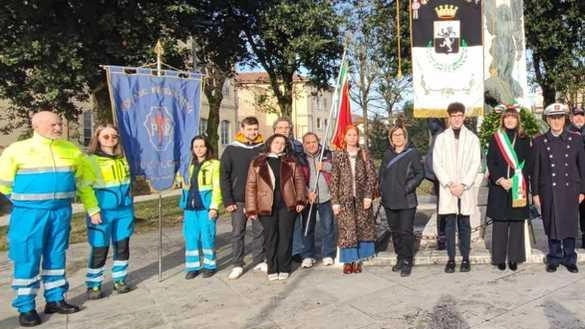 Un momento della cerimonia di commemorazione con gli studenti a Fucecchio Un momento della cerimonia di commemorazione con gli studenti a Fucecchio