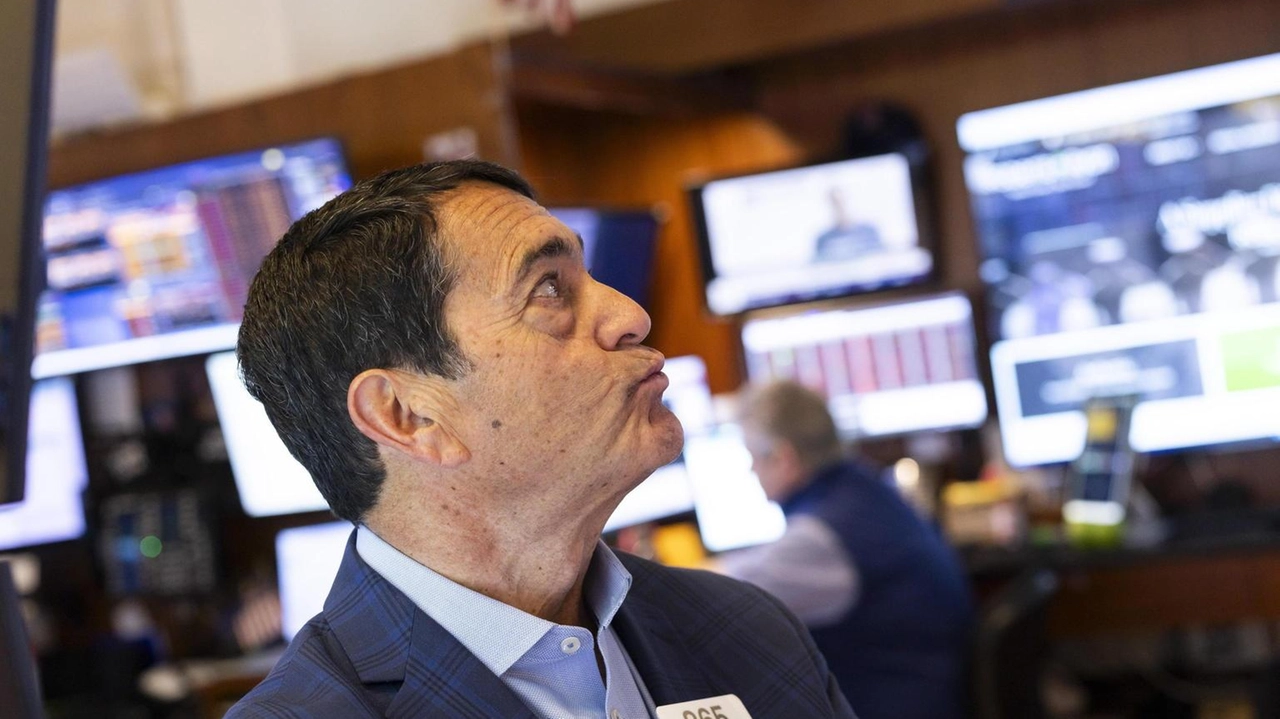 S 500 perde lo 0,14%