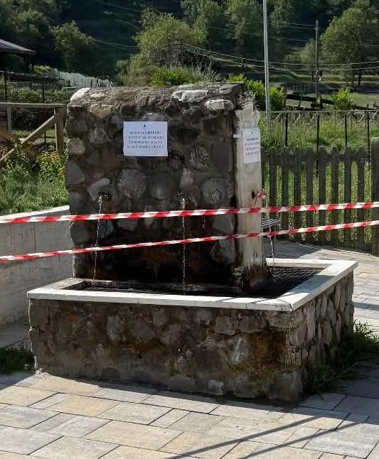 https://www.lanazione.it/image-service/view/acePublic/alias/contentid/YjUyNTc1YzUtZTU2ZS00/0/analisi-alla-fontana-della-camilla-presto-tornera-pienamente-fruibile.jpeg?f=1.91:1&w=1200