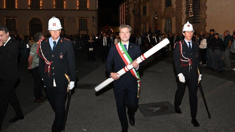 Il sindaco porta il cero in Cattedrale Il sindaco porta il cero in Cattedrale