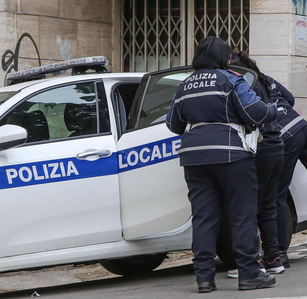 Giovane perugino danneggia auto. Subito trovato Giovane perugino danneggia auto. Subito trovato