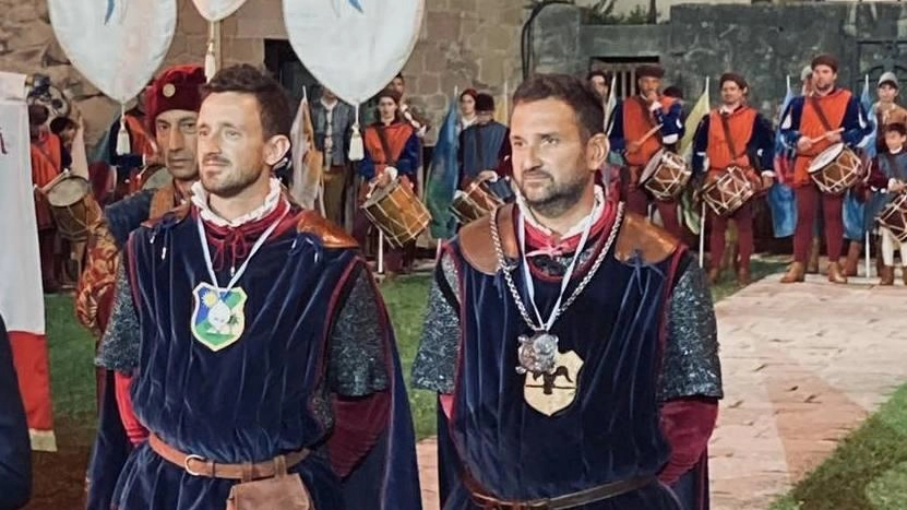 Alessandro Tizzi (a sinistra) e Andrea Giovagnini, due validi balestrieri di Sansepolcro che oggi sono in gara oggi a Cantiano Alessandro Tizzi (a sinistra) e Andrea Giovagnini, due validi balestrieri di Sansepolcro che oggi sono in gara oggi a Cantiano