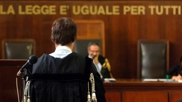 Si è aperto il processo per maltrattamenti: imputato un giovane che aveva reso infernale la vita della nonna con cui viveva