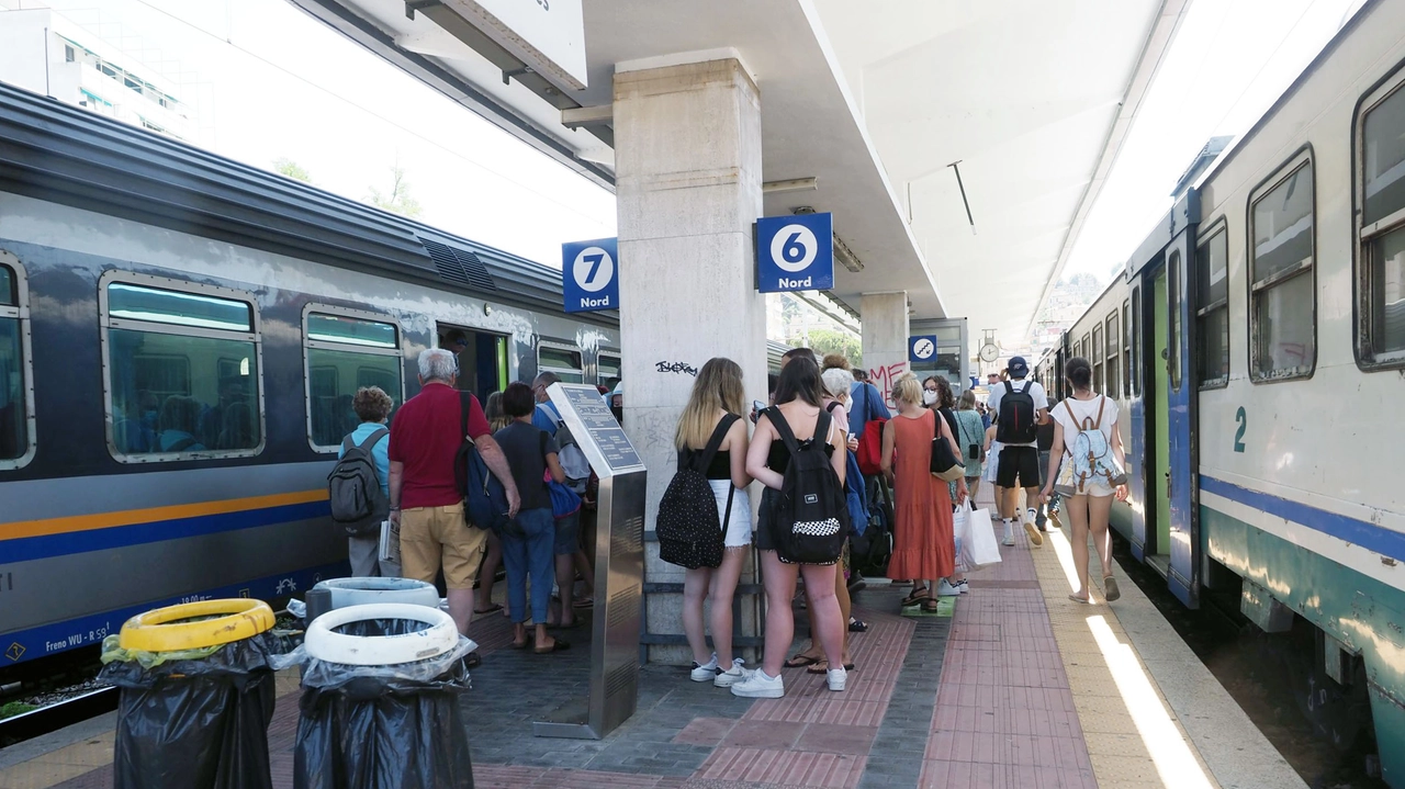 Selezionando come destinazione finale o di partenza Marina di Grosseto, Principina a Mare, Castiglione della Pescaia e Castiglione Riva del Sole, è possibile acquistare in un’unica soluzione il biglietto del treno per la stazione di Grosseto (sulla linea Pisa-Roma) e quello dell’autobus, verso le 4 località di mare Selezionando come destinazione finale o di partenza Marina di Grosseto, Principina a Mare, Castiglione della Pescaia e Castiglione Riva del Sole, è possibile acquistare in un’unica soluzione il biglietto del treno per la stazione di Grosseto (sulla linea Pisa-Roma) e quello dell’autobus, verso le 4 località di mare